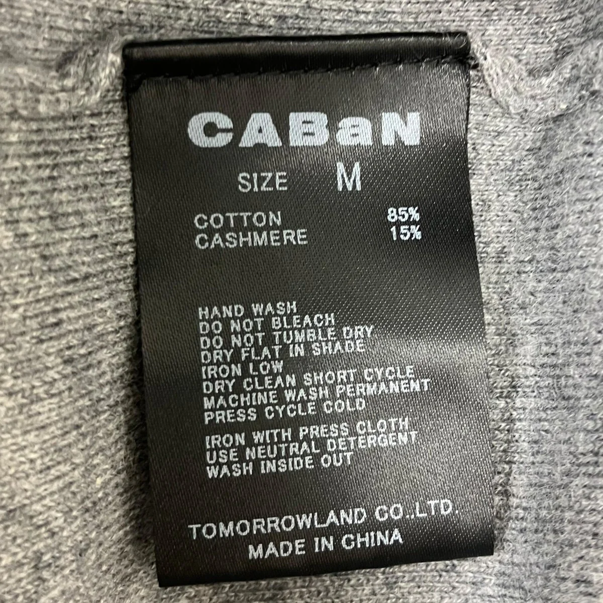 コットンカシミヤ バイカラーVネックカーディガン - Image 7