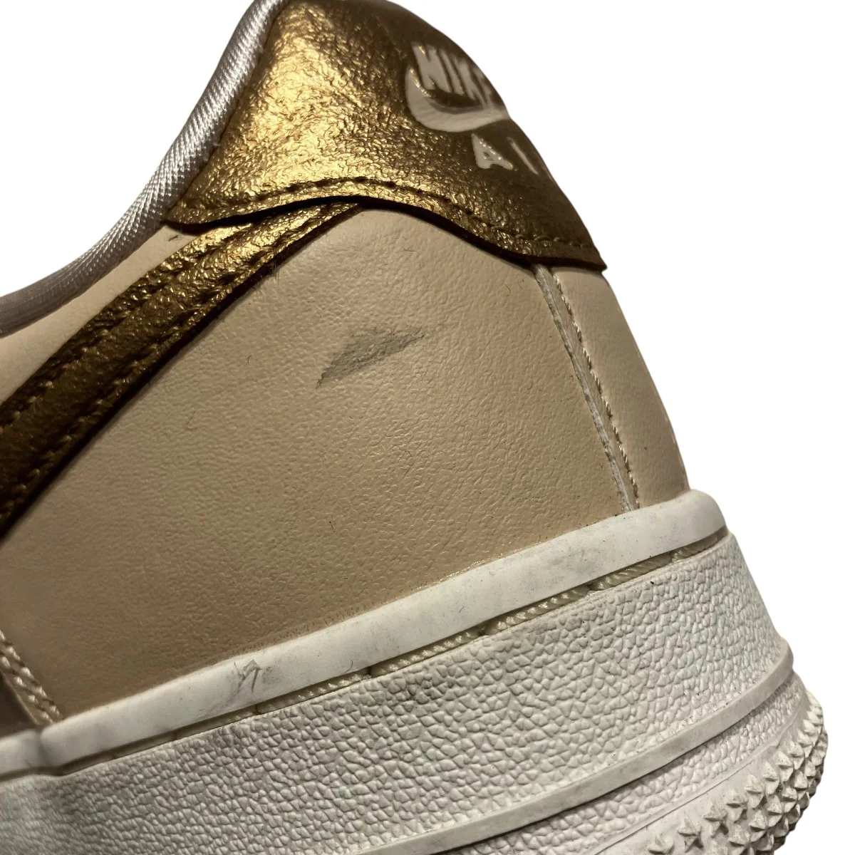W AIR FORCE 1 ’07 サンドドリフト ファントム メタリックゴールド厚底スニーカーDQ7569-102 - Image 7