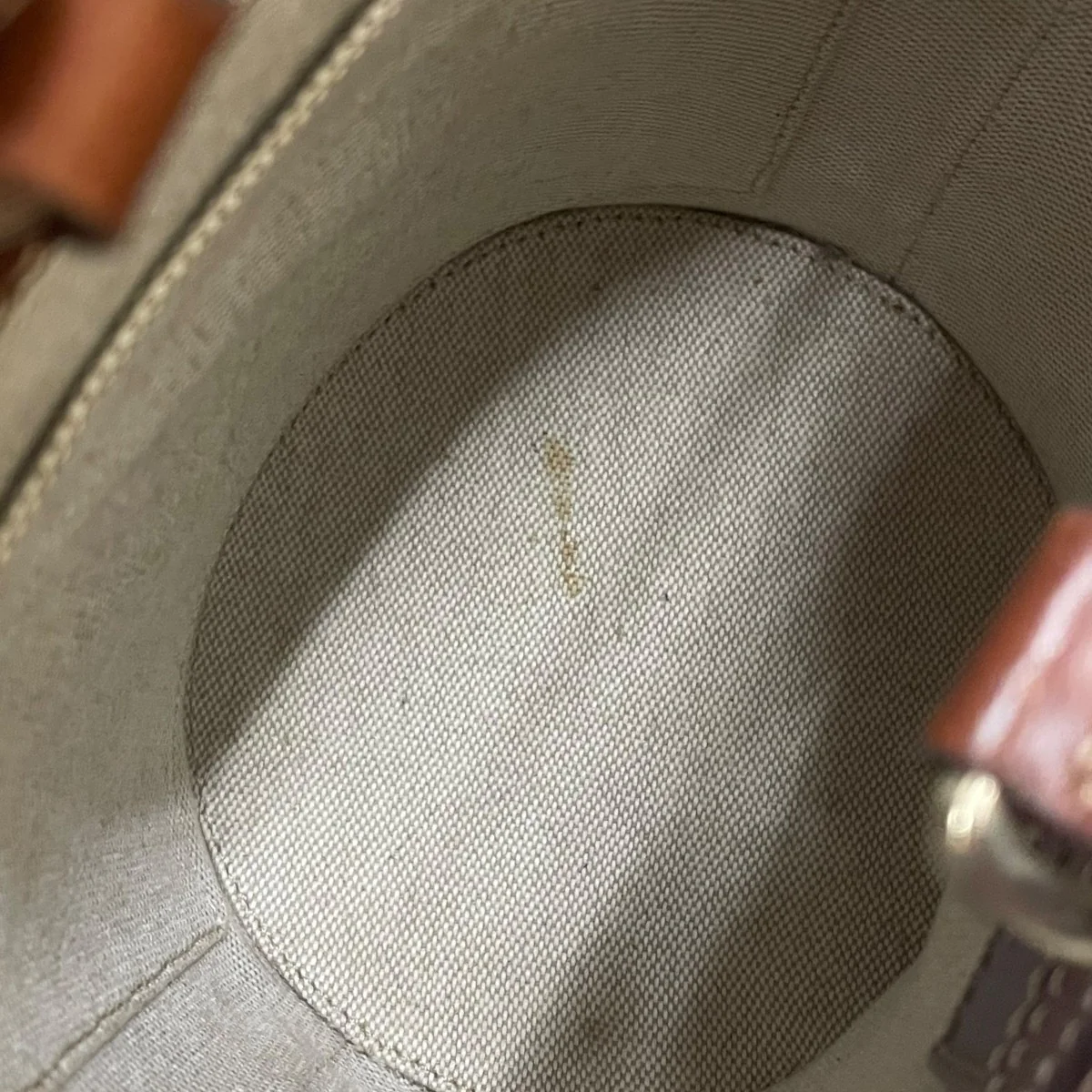 Ambre アンブルロゴ刻印 ミニショルダーバッグ - Image 9